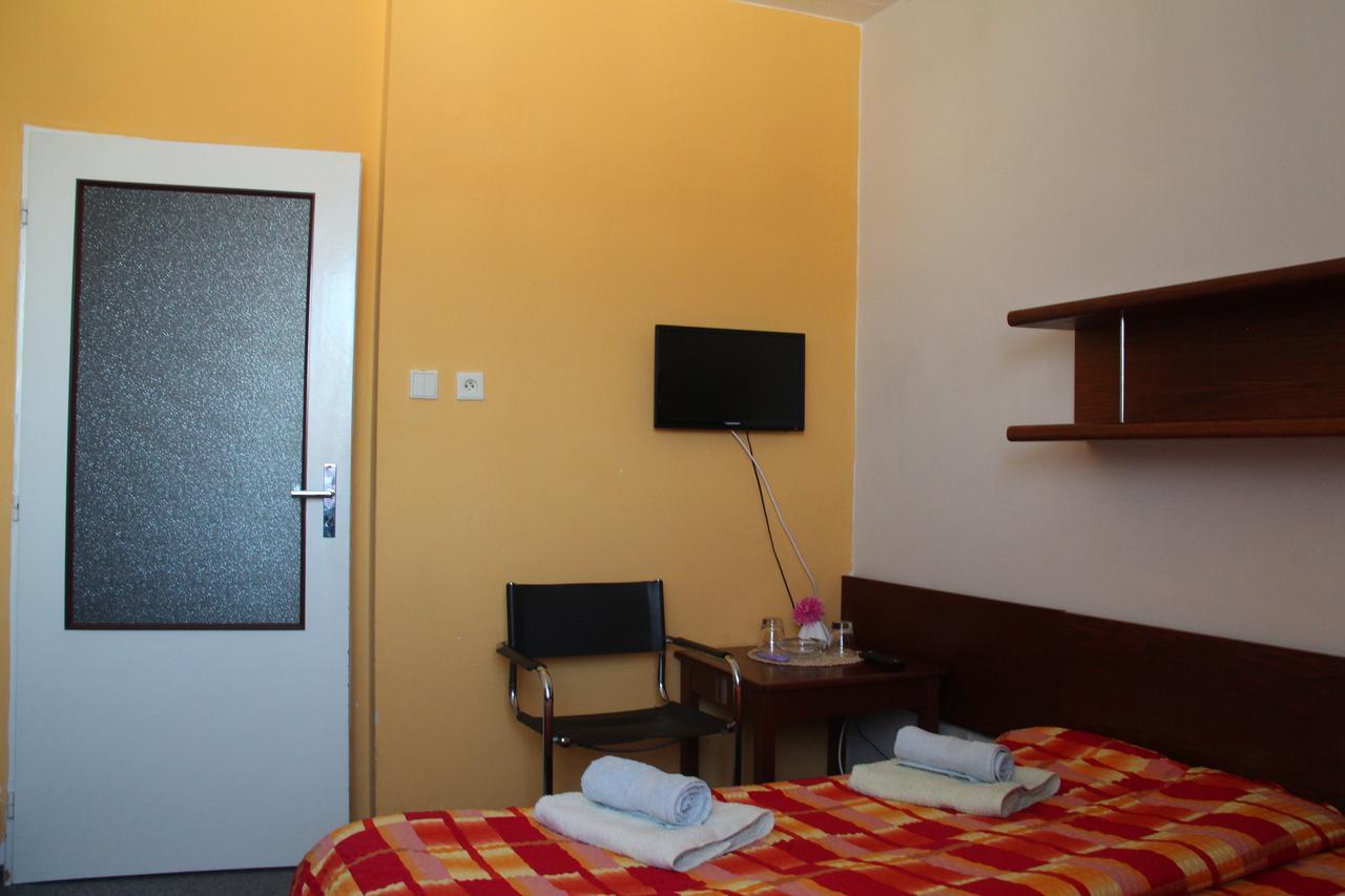 Hotel Rambousek Nové Město nad Metují Kültér fotó